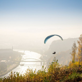 Paragliding nad kaňonem Labe