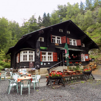 Pension und Berghütte „Tokáň“ - Gebäude und Garten