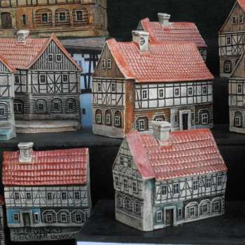 Keramische Modelle von Umgebindehäusern