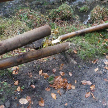 Edmundova soutěska - poškozené zábradlí (Foto: Pavel Svoboda)