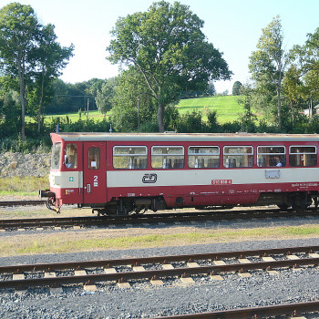 Vlak na trati 085 Rybniště - Varnsdorf (foto: Ivo Šafus)